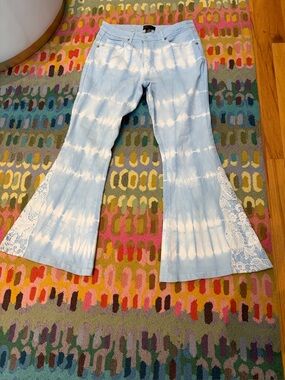 Eric Light Blue Jeans with White Lace Trim